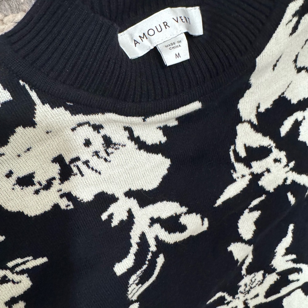 Amour Vert Black and White Floral Turtleneck Sweater - Picture 4 of 6